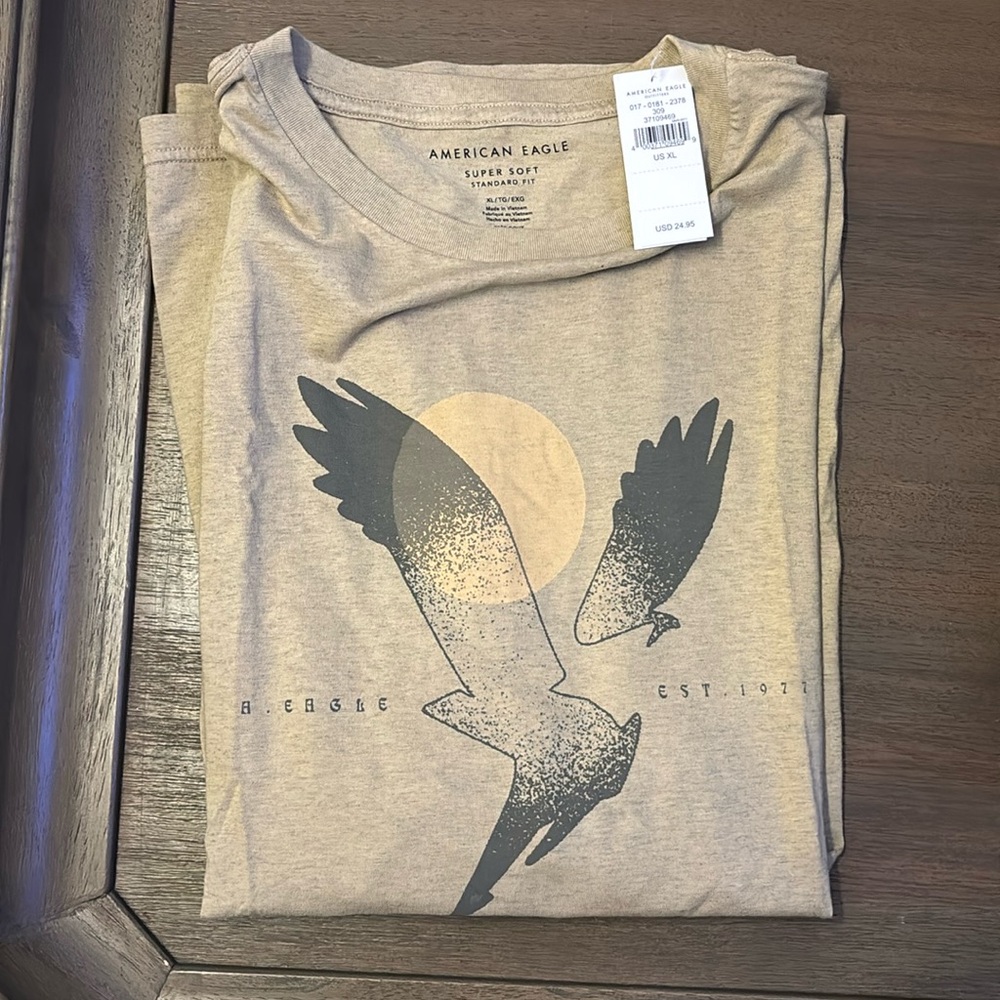 Men’s XL American Eagle T-shirt. Never worn. Tags still on. Paid $25. Asking $12